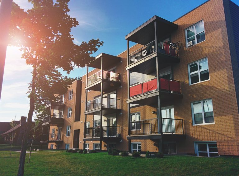 Affordable Roadside Lodging Options for Backpackers