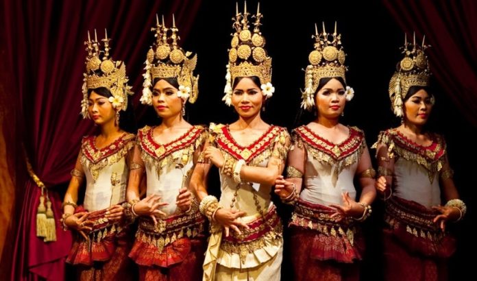 Asian Cultural Clothes, The Travel A World, www.thetravelaworld.com, thetravelaworld.com/2024/02/14/asian-cultural-clothes/